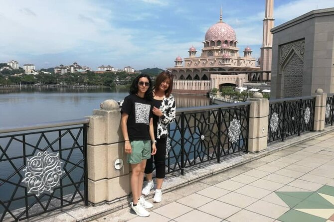 Putrajaya Tour From Kuala Lumpur - Seri Wawasan Bridge and Putrajaya Lake