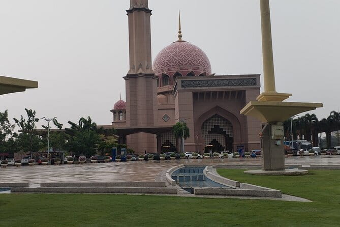 Putrajaya Tour From Kuala Lumpur Includes Batu Caves - The Moroccan Pavilion is a final photo stop