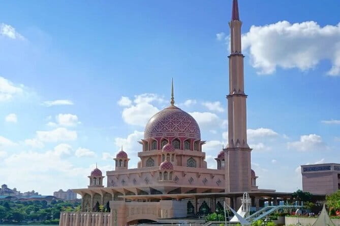 Putrajaya Tour From Kuala Lumpur Includes Batu Caves - What the private vehicle changes