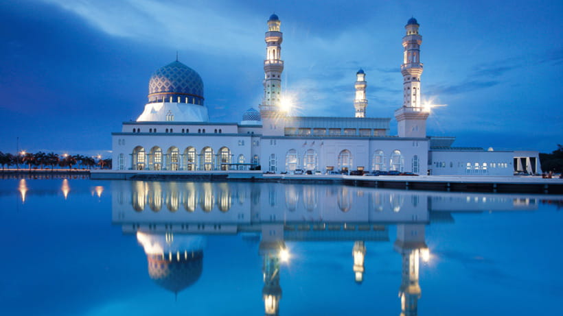 Sabah : Kota Kinabalu City Tour - Tun Mustapha Tower and the city’s high-rise side