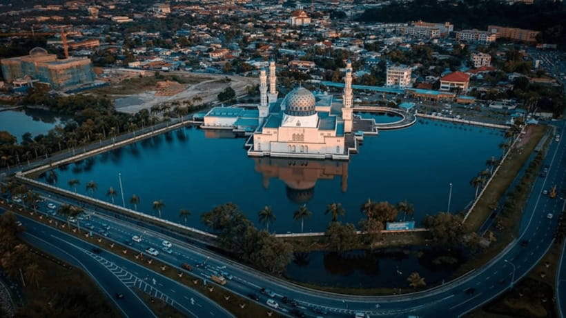 Sabah : Kota Kinabalu City Tour - Sabah City Mosque and its water-side setting
