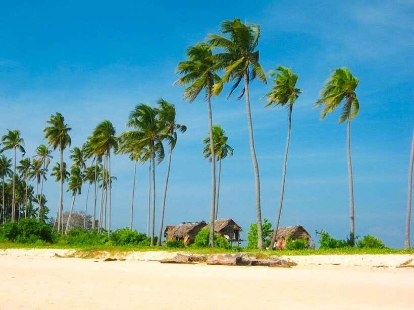 Semporna: Bohey 3 Islands Hike, Snorkel/Dive Tour with Lunch - What the $58 price really covers