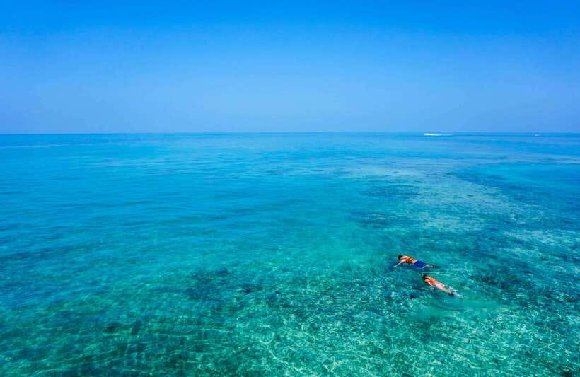 Semporna: Explore 3 Islands Tour Snorkel or Dive & Lunch - Lunch at the quiet middle stop