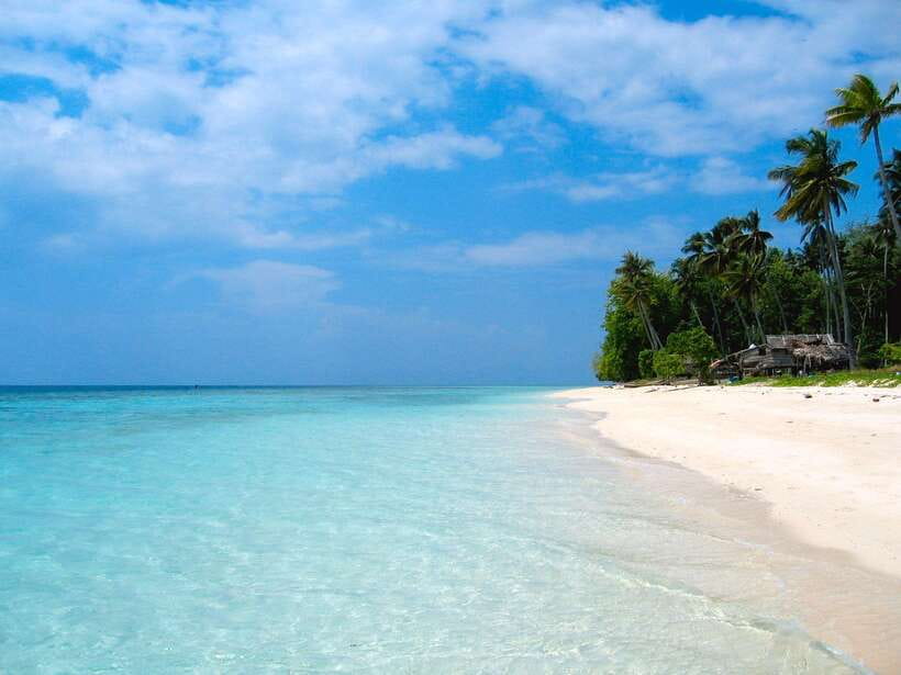 Semporna: Explore 3 Islands Tour Snorkel or Dive & Lunch - Pandanan closes the water portion