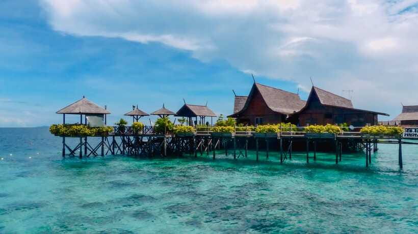 Semporna: Mabul and Kapalai Trip in Snorkel or Dive & Lunch - Guides, safety, and communication