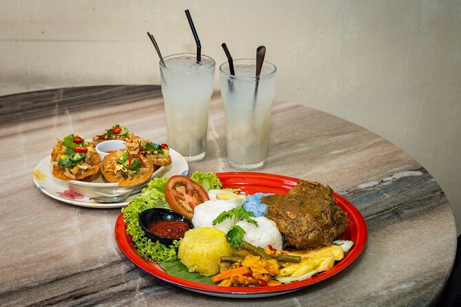 Small Group Melaka After Dark Food Tour - Villa Sentosa and the details of a Malay home